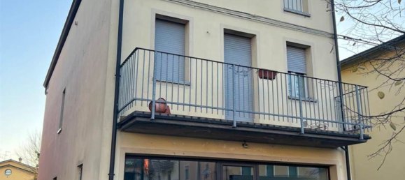 3 rooms Apartment in Campegine, Italy No. 213887 5