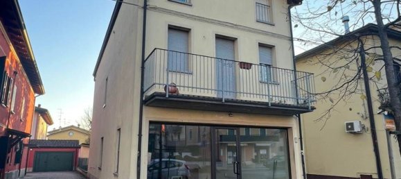 3 rooms Apartment in Campegine, Italy No. 213887 4