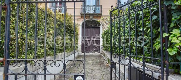 15 rooms Apartment in Palermo, Italy No. 63247 2