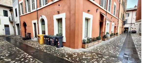 182m² Commercial property in Foligno, Italy No. 44062 3