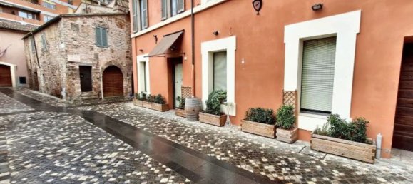 182m² Commercial property in Foligno, Italy No. 44062 2