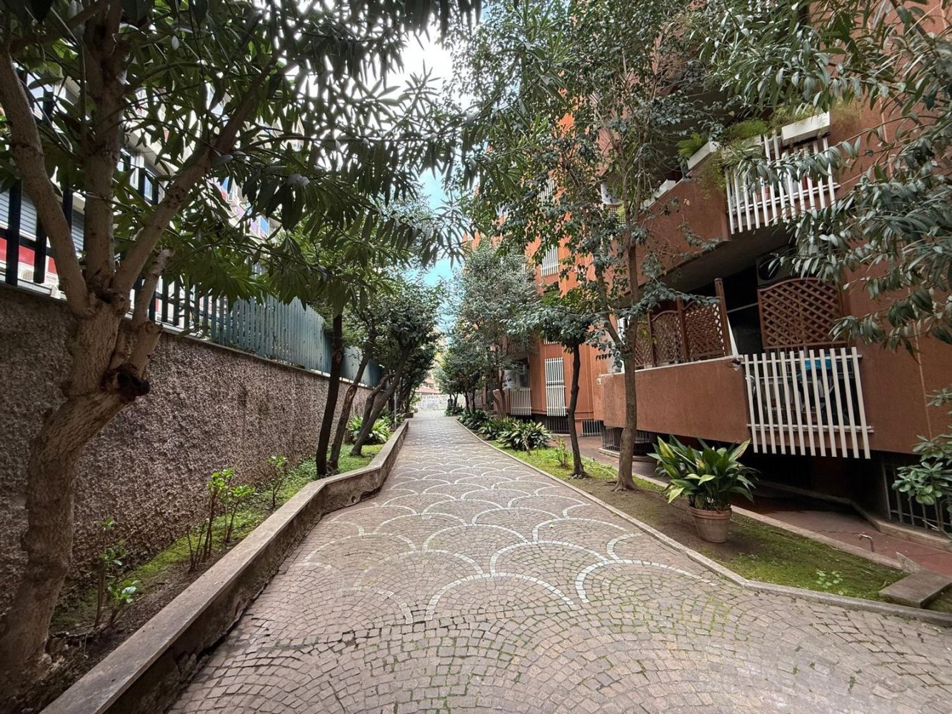 5 rooms Apartment in Rome, Italy No. 197561