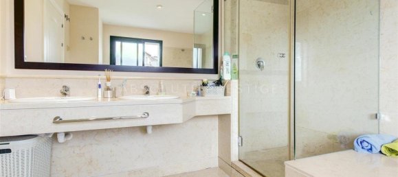 3 bedrooms Apartment in Benahavis, Spain No. 87229 10