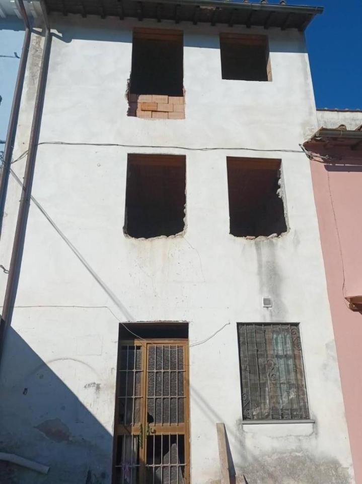 5 rooms House in Lucca, Italy No. 166021