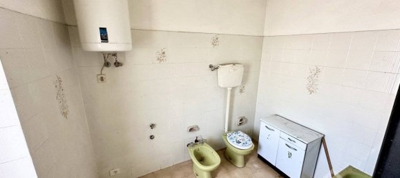 5 bedrooms House in Brozolo, Italy No. 117071 12