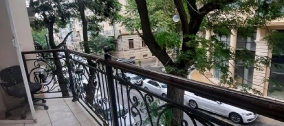 Oficina de 5 habitaciónes en Baku, Azerbaijan No. 1009 4