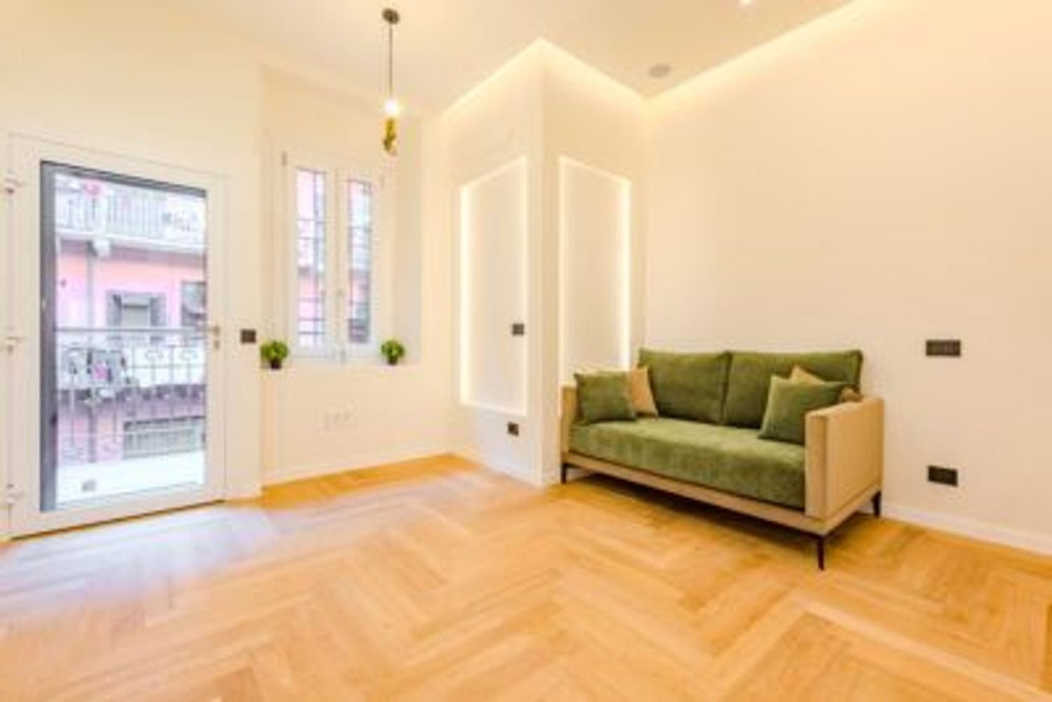 2 rooms Apartment in Milan, Italy No. 273121