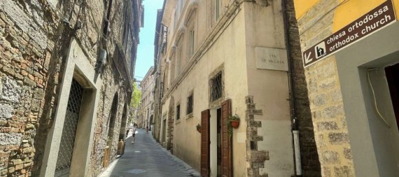 4 bedrooms Apartment in Perugia, Italy No. 358132 8