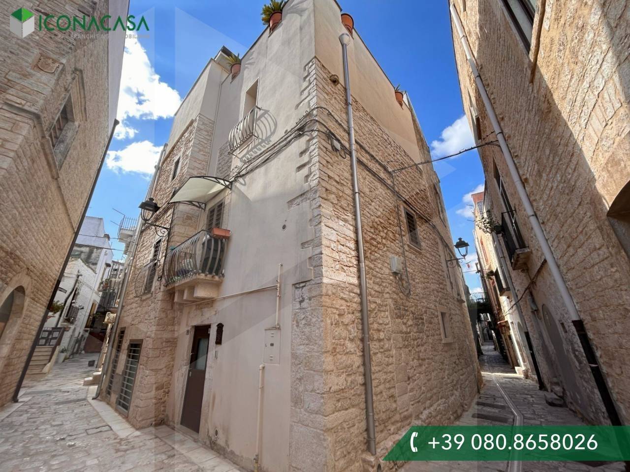 Casa de 3 dormitorios en Bitetto, Italy No. 18601