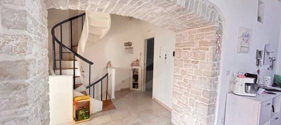 Casa de 3 dormitorios en Bitetto, Italy No. 18601 9