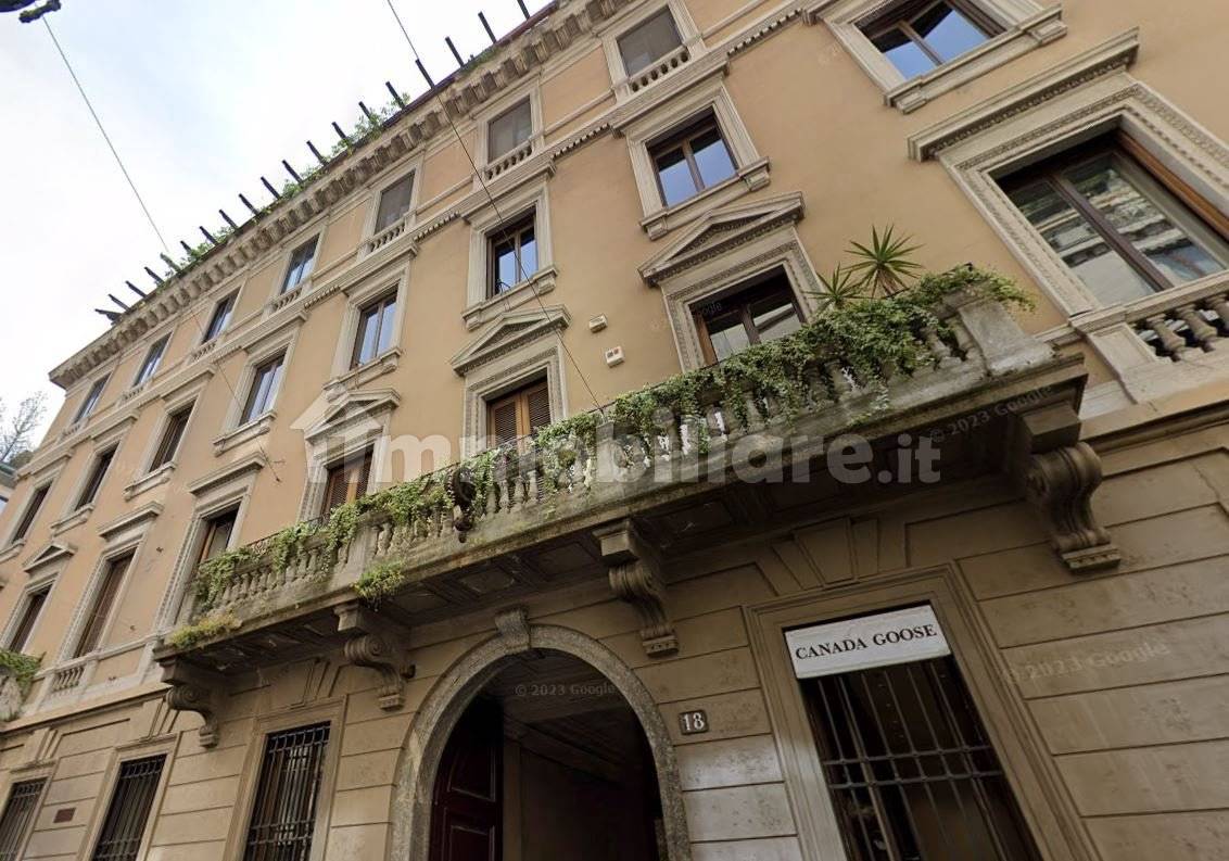 Propiedad comercial de 5 habitaciónes en Milan, Italy No. 246625