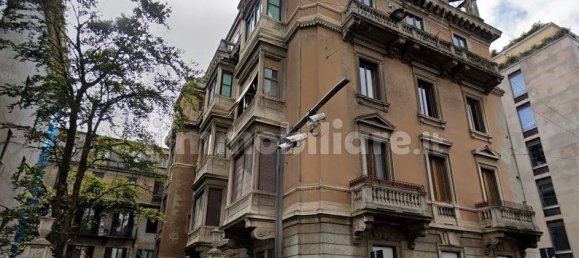 Propiedad comercial de 5 habitaciónes en Milan, Italy No. 246625 3