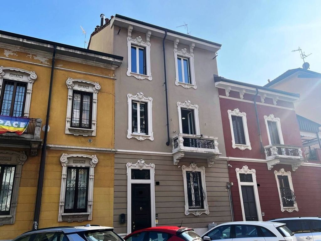 5 bedrooms Villa in Milan, Italy No. 246670