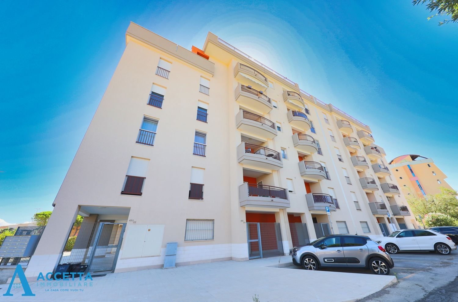 3 rooms Apartment in Taranto, Italy No. 275710