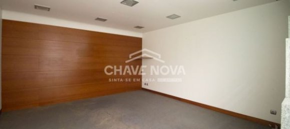 3254m² Commercial property in Porto, Portugal No. 51055 13