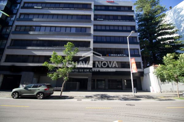 3254m² Commercial property in Porto, Portugal No. 51055