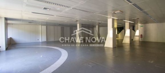 3254m² Commercial property in Porto, Portugal No. 51055 9