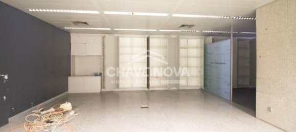 3254m² Commercial property in Porto, Portugal No. 51055 12