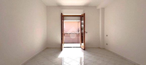Apartamento de 3 dormitorios en Fondi, Italy No. 13578 20