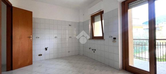 Apartamento de 3 dormitorios en Fondi, Italy No. 13578 2