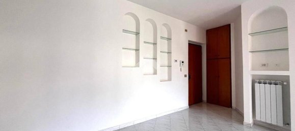 Apartamento de 3 dormitorios en Fondi, Italy No. 13578 6