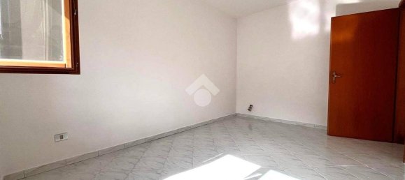 Apartamento de 3 dormitorios en Fondi, Italy No. 13578 25