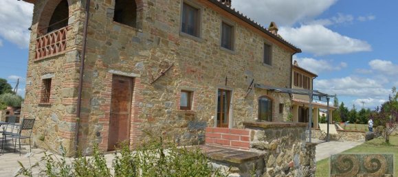 9 bedrooms Land in Castiglion Fiorentino, Italy No. 584 5