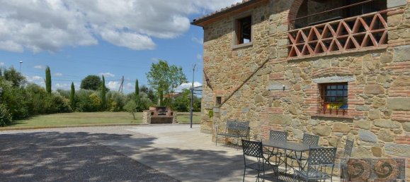 9 bedrooms Land in Castiglion Fiorentino, Italy No. 584 4