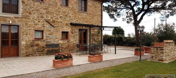 9 bedrooms Land in Castiglion Fiorentino, Italy No. 584 6