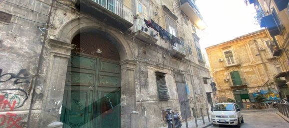 4 rooms Apartment in Naples, Italy No. 96974 2