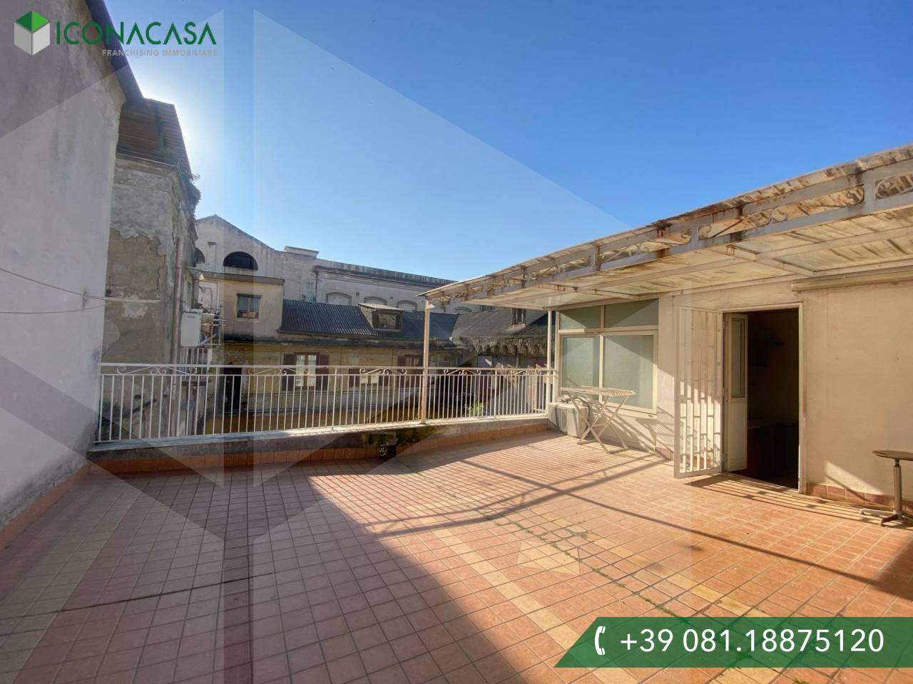 4 rooms Apartment in Naples, Italy No. 96974