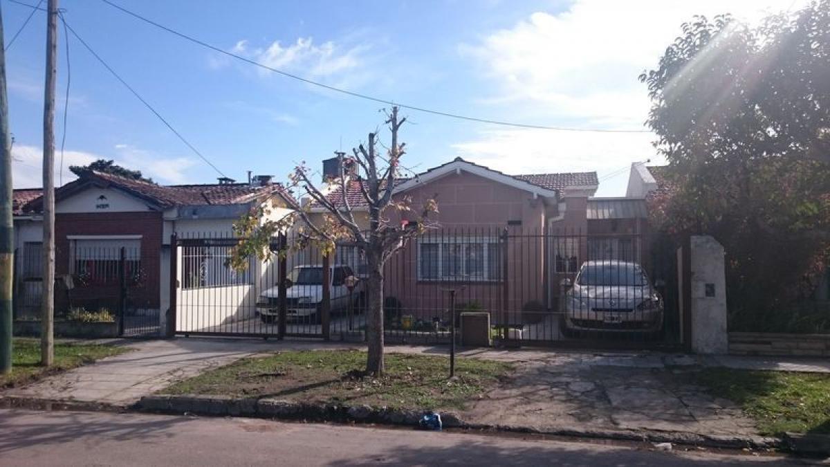 3 bedrooms House in Ituzaingo, Argentina No. 92428