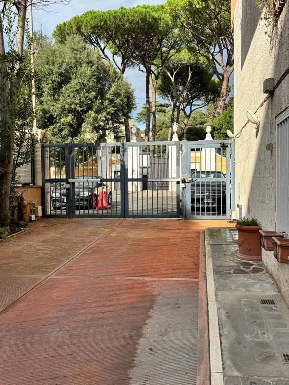 3 bedrooms Villa in Rome, Italy No. 366063