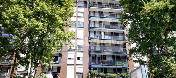 3 bedrooms Apartment in Milan, Italy No. 328378 27