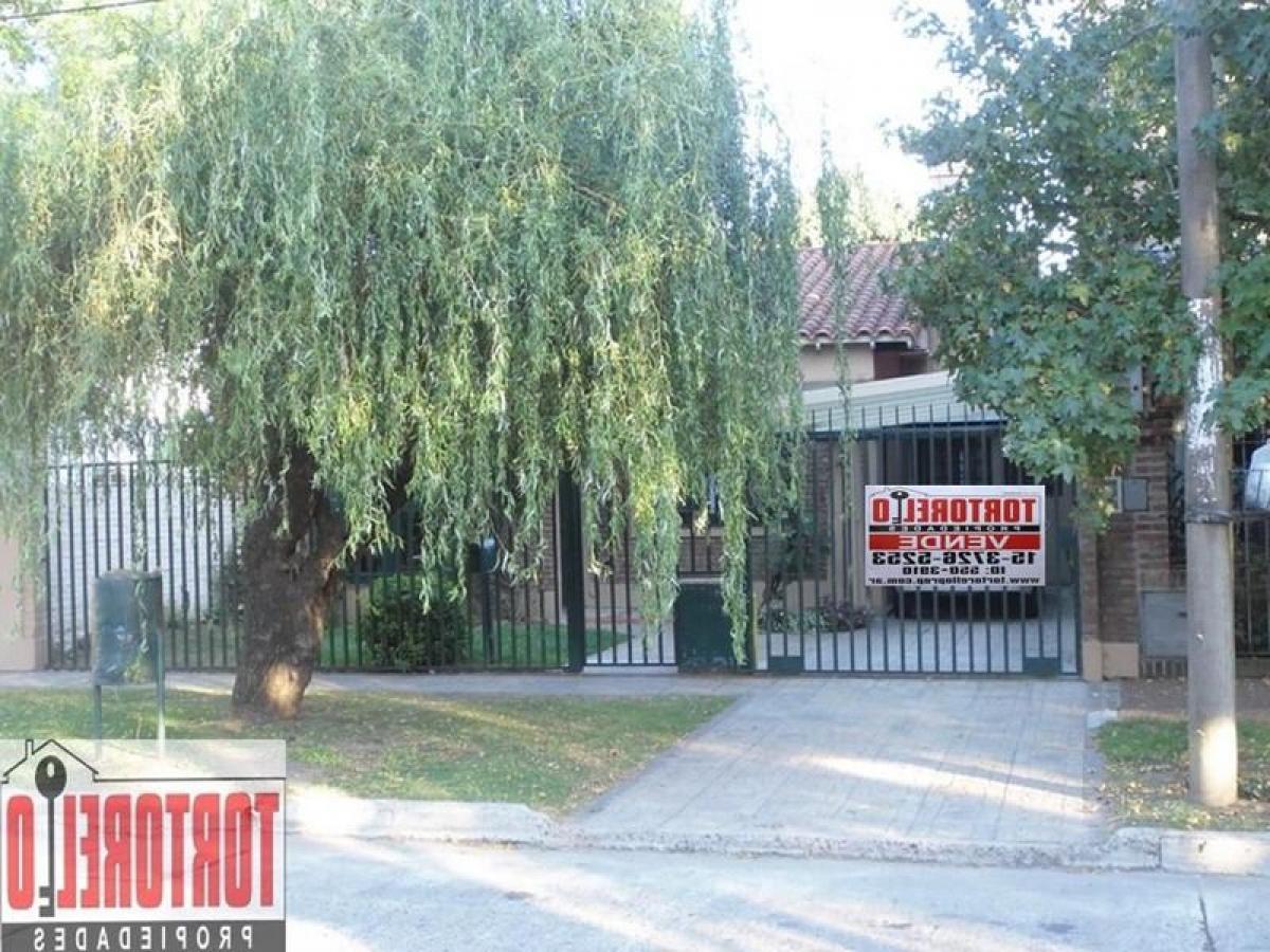 3 bedrooms House in Ituzaingo, Argentina No. 99441