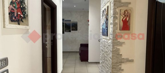 2-salle Appartement à Taranto, Italy No. 272466 13