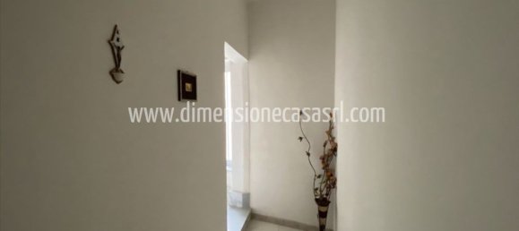 5 rooms House in San Cataldo, Italy No. 140932 4