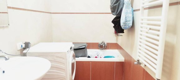 3 rooms Apartment in Casamarciano, Italy No. 76563 8