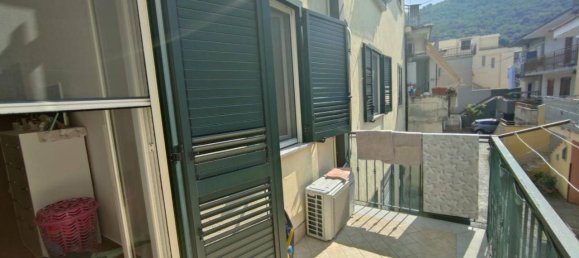 3 rooms Apartment in Casamarciano, Italy No. 76563 9