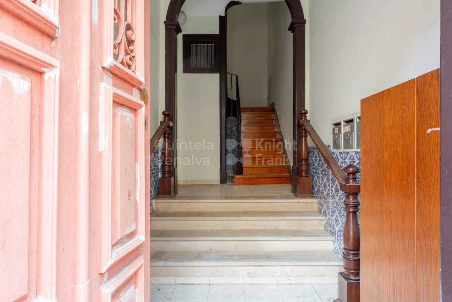 Bâtiment à Lisbon, Portugal 281m² No. 122570