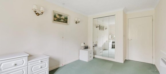 2 Schlafzimmer Haus in Epsom, United Kingdom, Nr. 9760 6