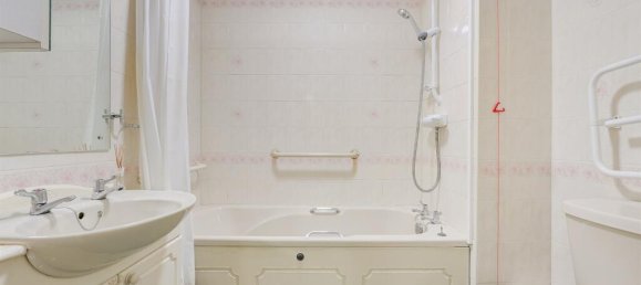 2 Schlafzimmer Haus in Epsom, United Kingdom, Nr. 9760 7