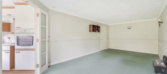 2 Schlafzimmer Haus in Epsom, United Kingdom, Nr. 9760 3