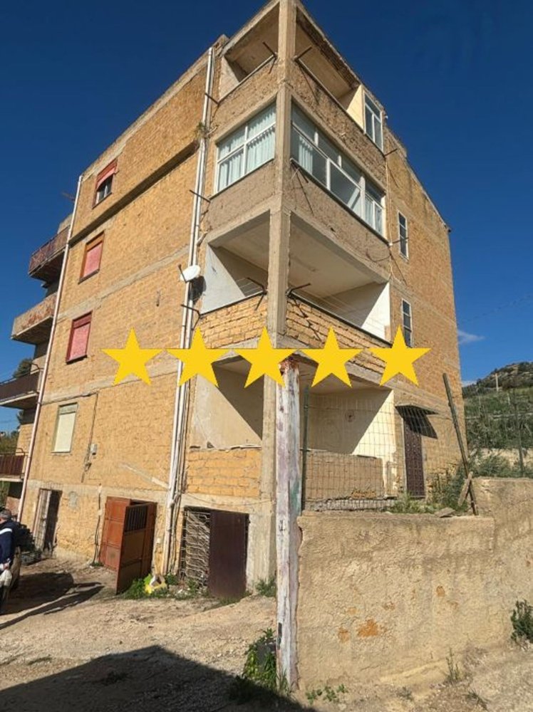 6 rooms Apartment in Porto Empedocle, Italy No. 223682