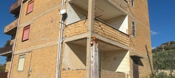 6 rooms Apartment in Porto Empedocle, Italy No. 223682 2