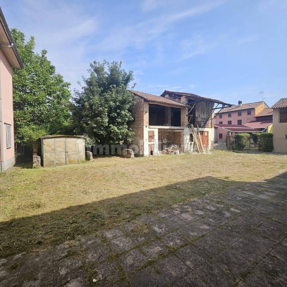 5 Schlafzimmer Haus in Pieve Porto Morone, Italy, Nr. 311111