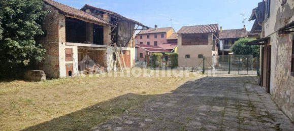 5 Schlafzimmer Haus in Pieve Porto Morone, Italy, Nr. 311111 9