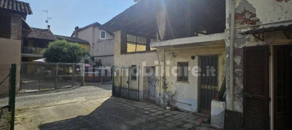 5 Schlafzimmer Haus in Pieve Porto Morone, Italy, Nr. 311111 16