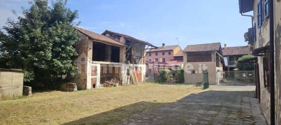 5 Schlafzimmer Haus in Pieve Porto Morone, Italy, Nr. 311111 18