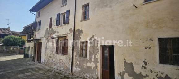 5 Schlafzimmer Haus in Pieve Porto Morone, Italy, Nr. 311111 12